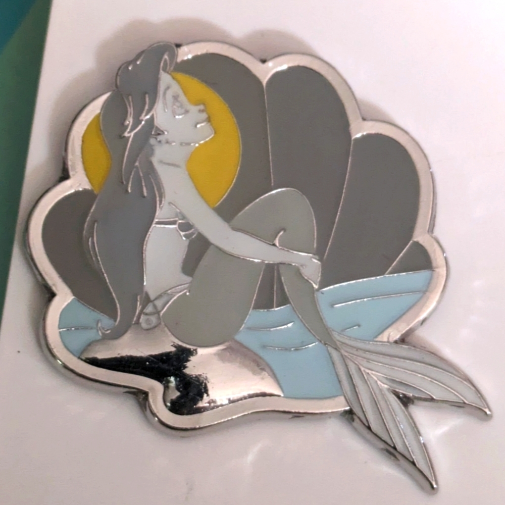📌Disney Loungefly blind box pin Ariel the Little Mermaid black and white